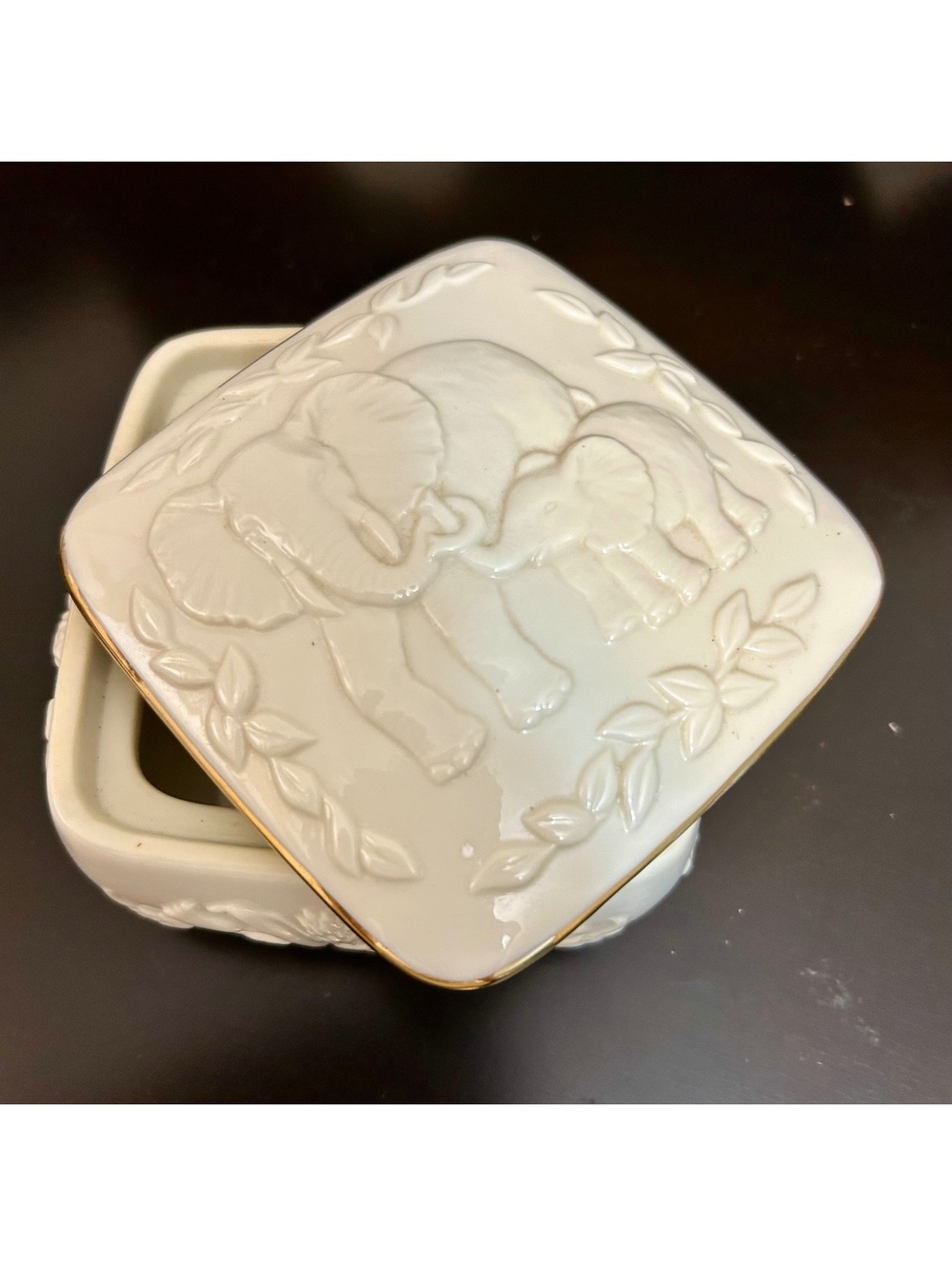 Vintage 1999 Lenox Nature’s Majesty Elephant Music Box Ivory China Gold Trim